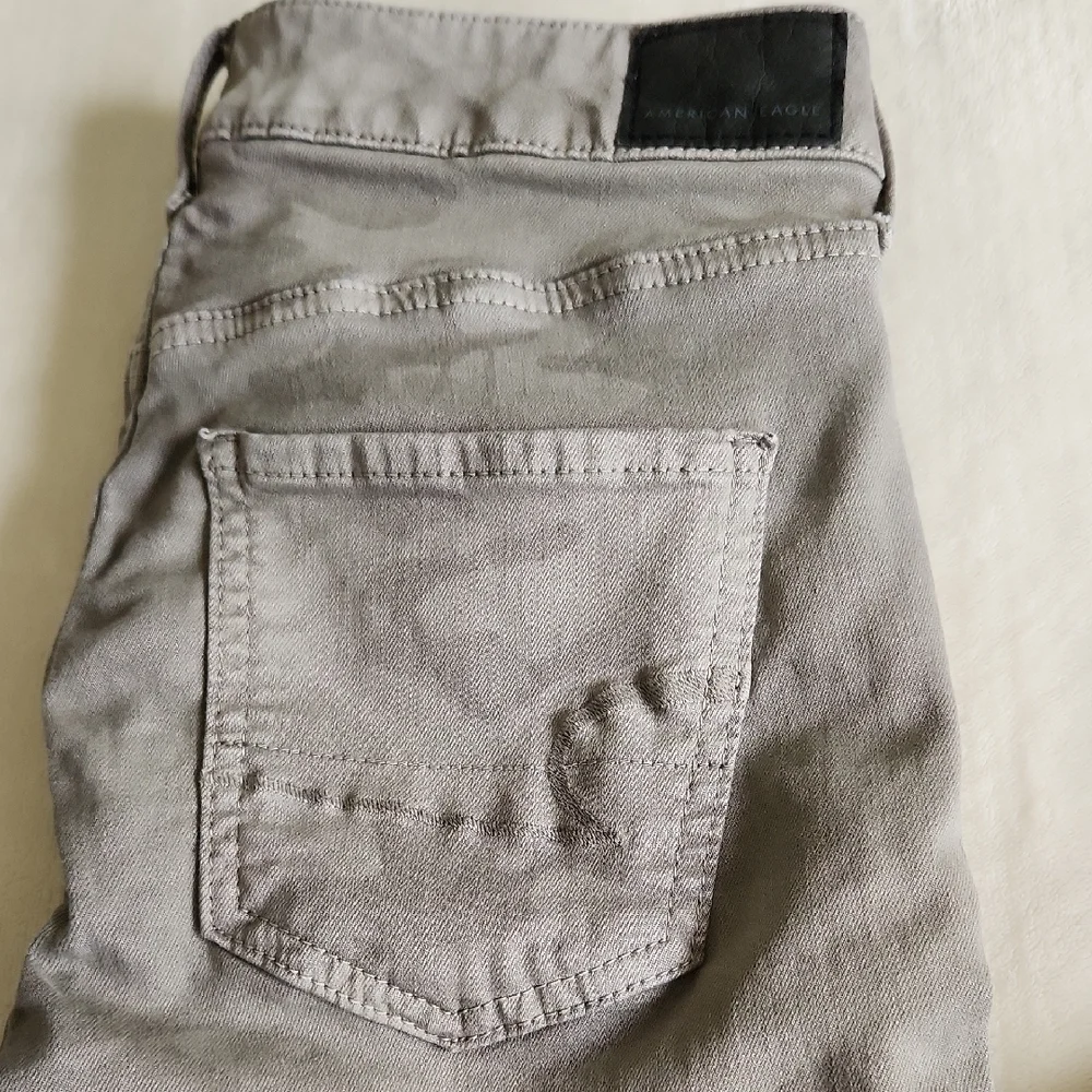 American Eagle Women's Muted Grey Camo Next Level Stretch High Rise Jeggings - 4